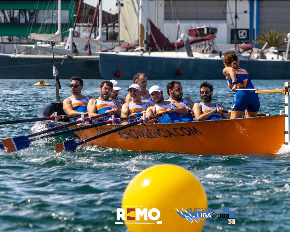 regata banco fijo con el llaüt en la marina de Valencia. Liga Suma Aprende a remar en Valencia