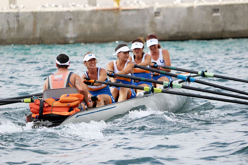 regata banco movil, equipo de C4x Aprende a remar en Valencia